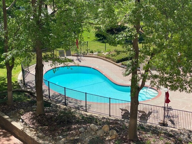 Foto del edificio - 1200 Riverside Dr Unit #1209