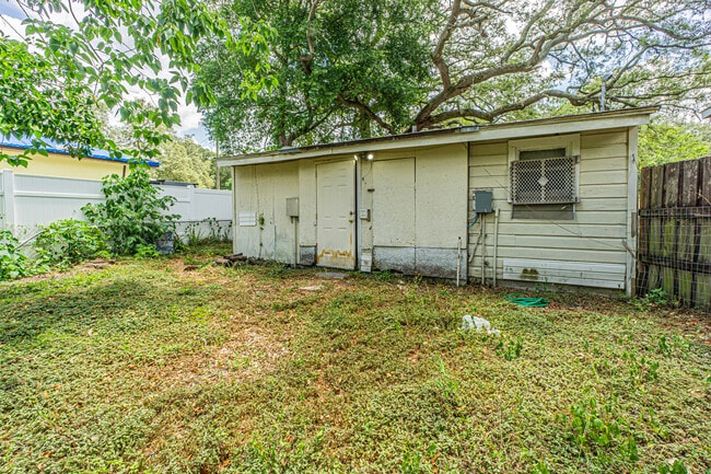 Building Photo - 10704 N Annette Ave
