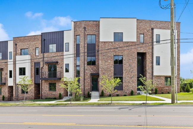 Building Photo - 506 W Trinity Ln