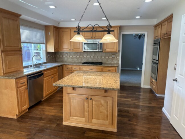 Foto del edificio - 4107 Camrose Ave