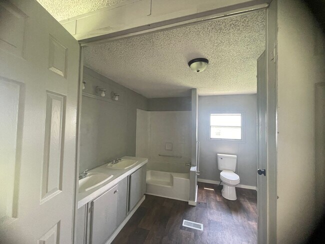 Foto del edificio - 3 BR 2 Bath 1,280 sq ft singlewide mobile home on 0.88 acres in Lonoke, AR