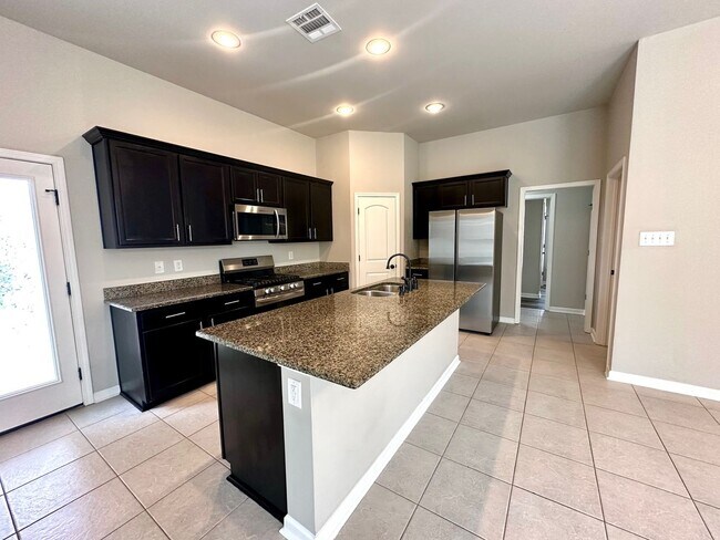 Building Photo - 38269 Cotton Creek Ave