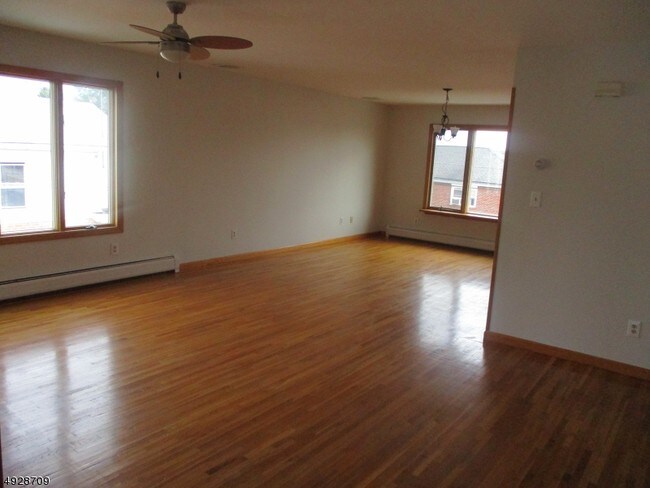 Building Photo - 75 Farnham Ave