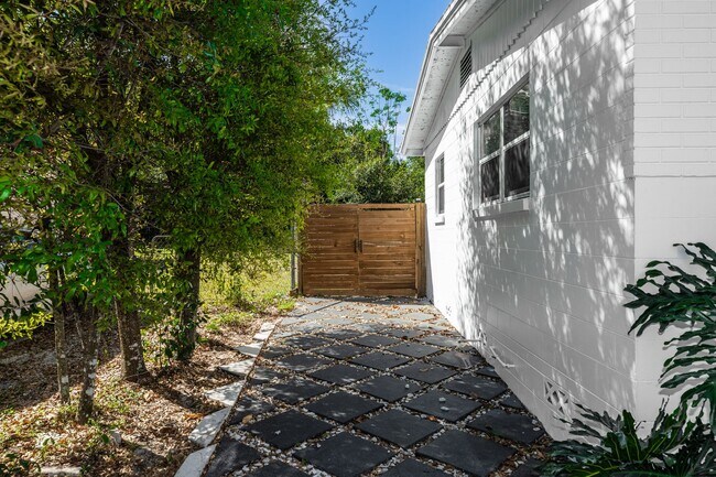 Foto del edificio - 5508 Meridian Way