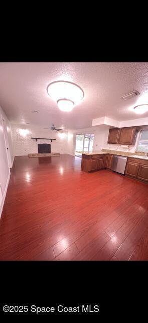 Foto del edificio - 225 Mindy Ave