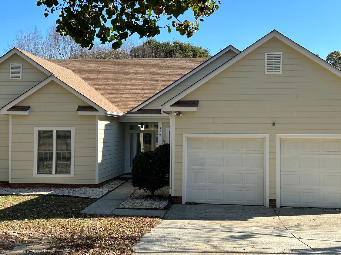 Vista frontal - 3201 Gulfstream Ct