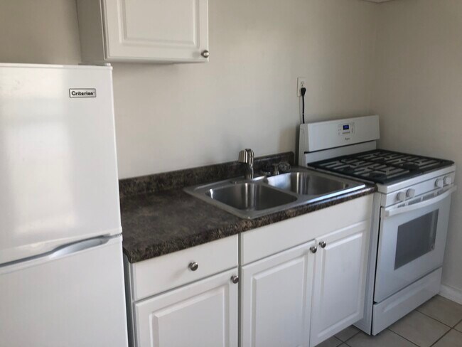 Kitchen - 620 W Walnut St