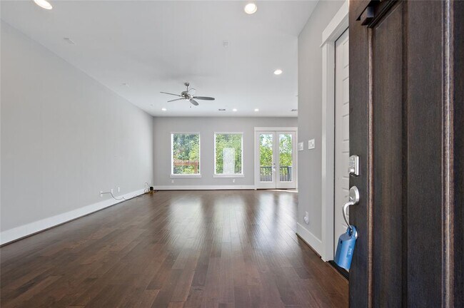 Foto del edificio - 6015 Yale Garden Ln