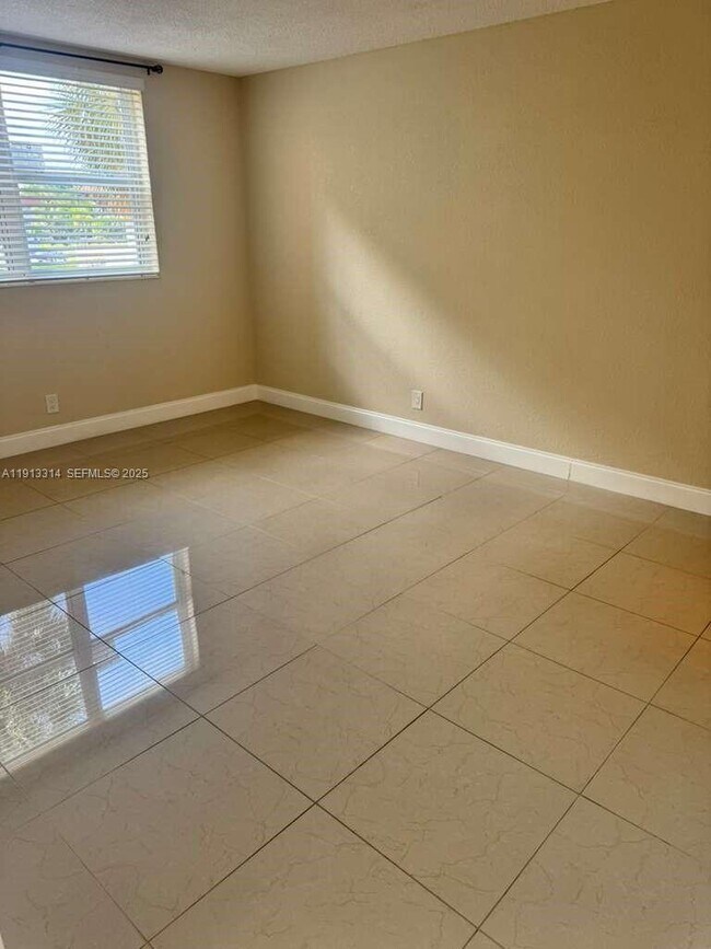 Foto del edificio - 3001 NW 46th Ave