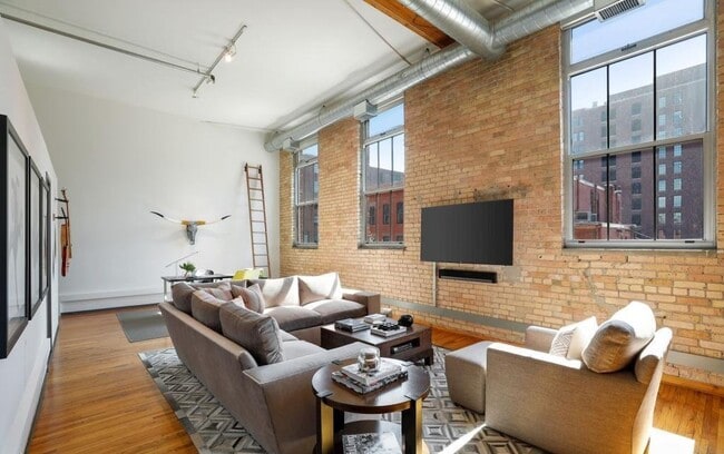 Building Photo - 801 N Washington Ave