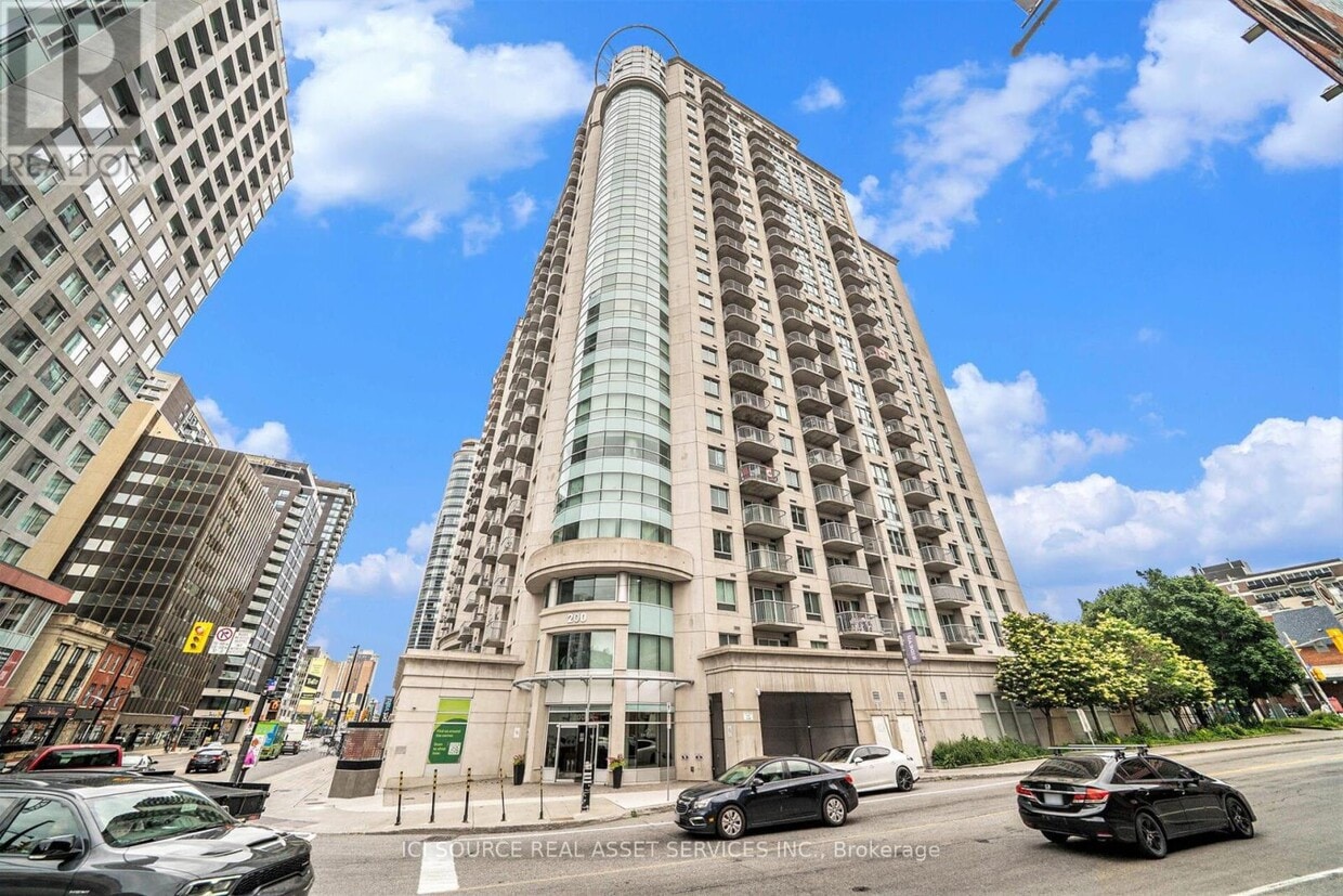 Primary Photo - 1701-200-2200 Rideau St