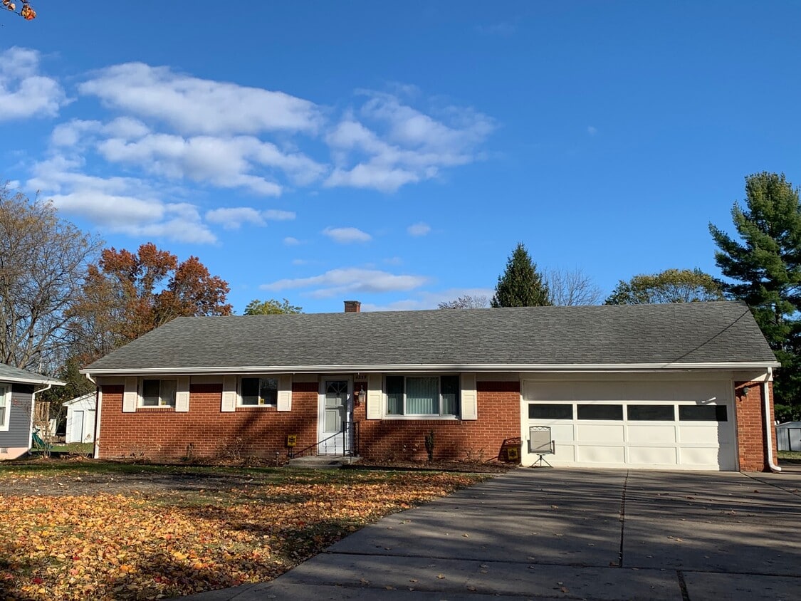 4359 May Dr, Maumee, OH 43537 House for Rent in Maumee, OH