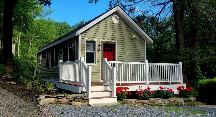 Primary Photo - 11 Curry Rd