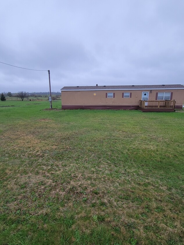 Foto principal - Newly renovated 2 bedroom 1 bath mobile ho...