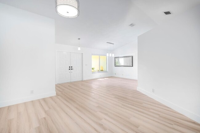 Building Photo - 10129 Canoe Brook Cir