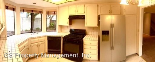 Building Photo - 828 Erie Cir