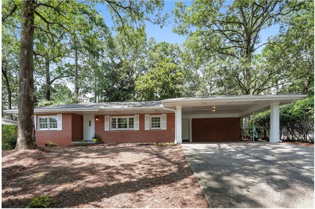 Building Photo - 1594 Boulderwoods Dr SE