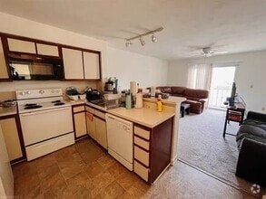 Building Photo - 1440 Seneca Dr