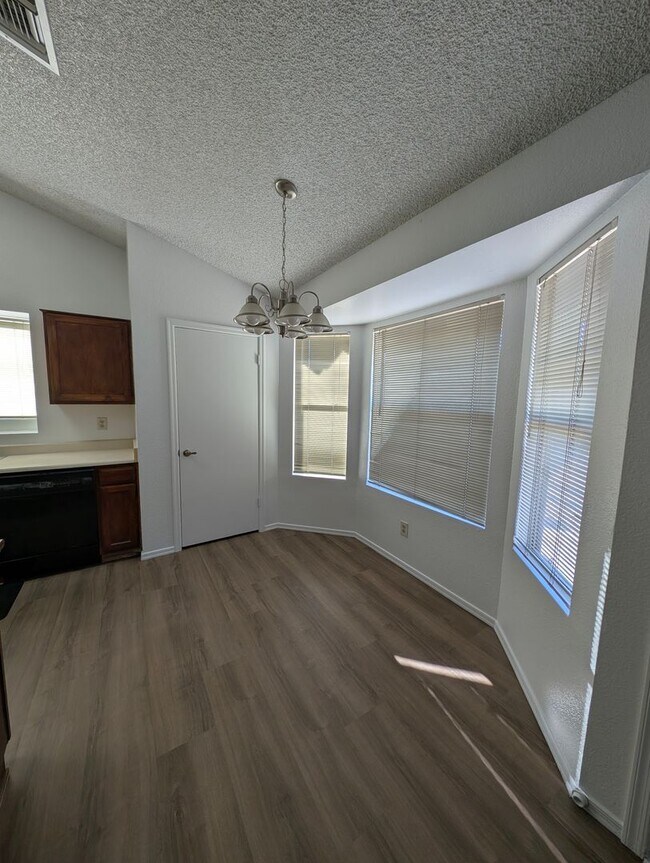 Foto del edificio - 3644 W Elgin St