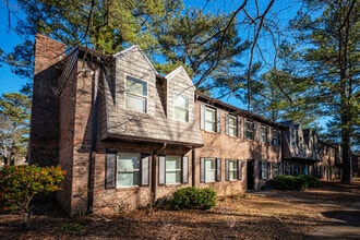 Building Photo - 1501 Charter East Cir