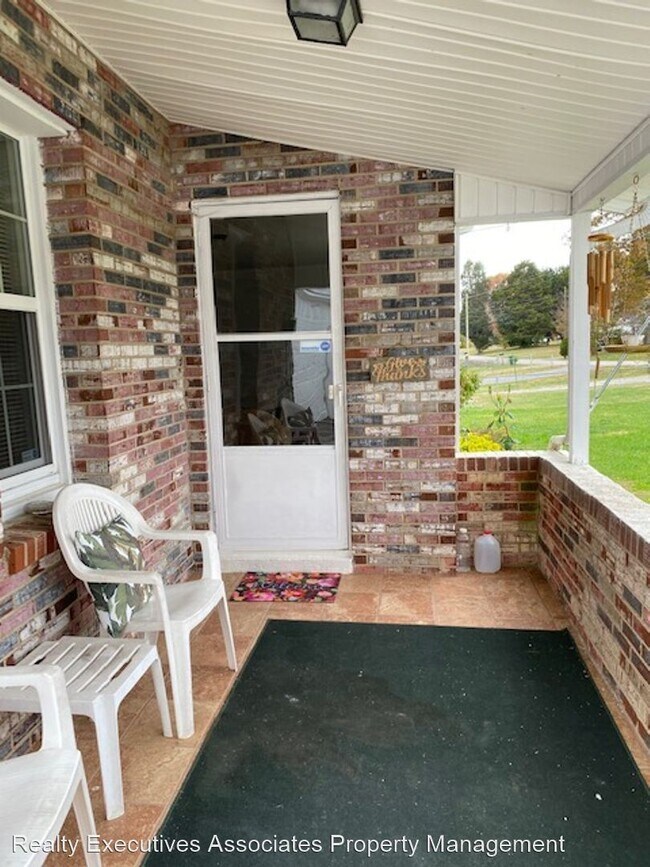 Building Photo - 2 br, 1 bath House - 618 Eagleton Road