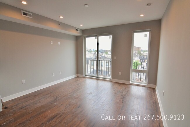 Building Photo - Gorgeous Two Bedrooms. Great Location.