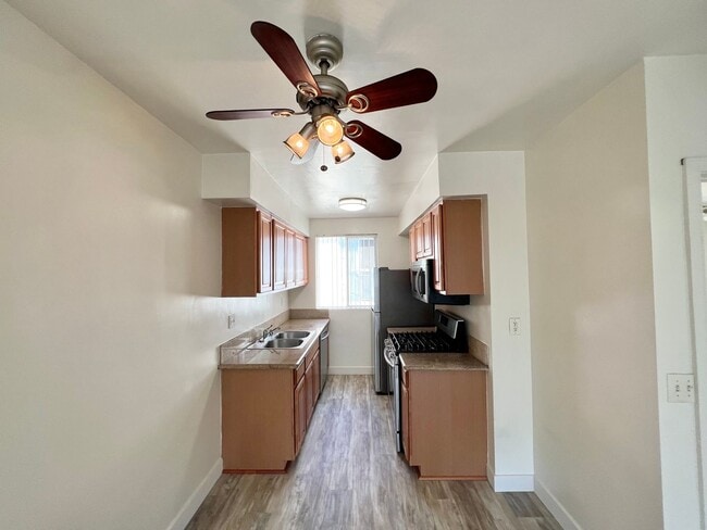 Foto del edificio - 12750 Matteson Ave