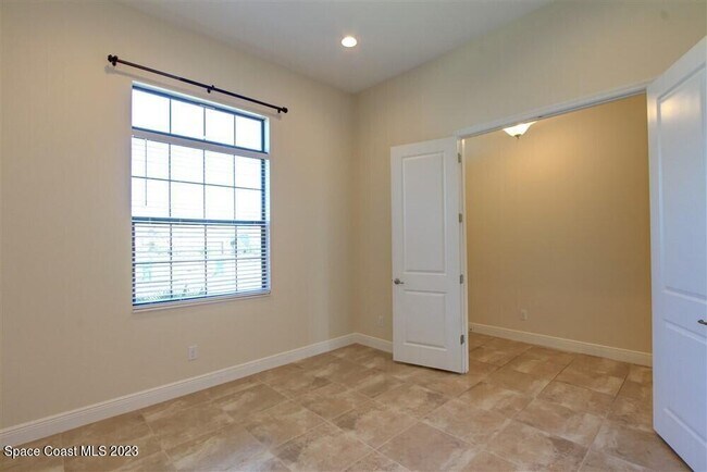 Foto del edificio - 7378 Bluemink Ln