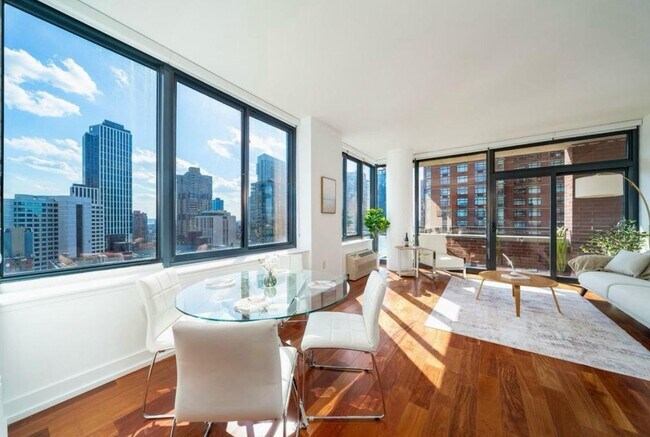 Living Room with South Exposure and Abundant Sunlight - 389 Washington St