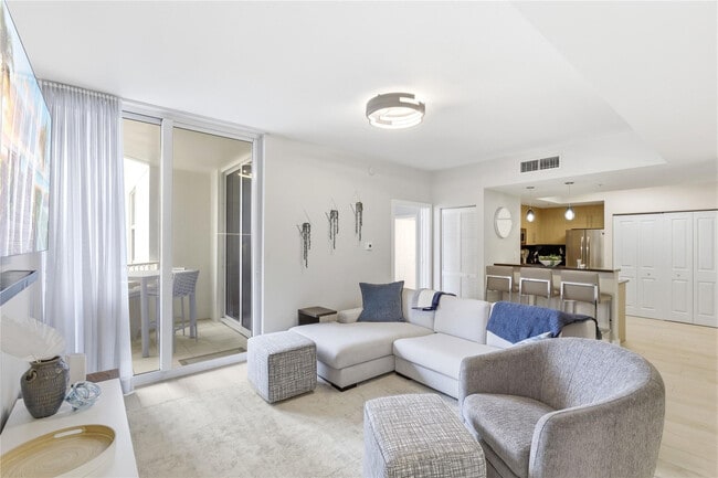 Building Photo - 511 SE 5 Ave