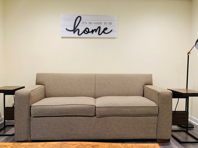 Ideal as a guest room, personal office, or creative studio. Easily customizable to suit flexible lif - 2337 Ashmel Ct SW