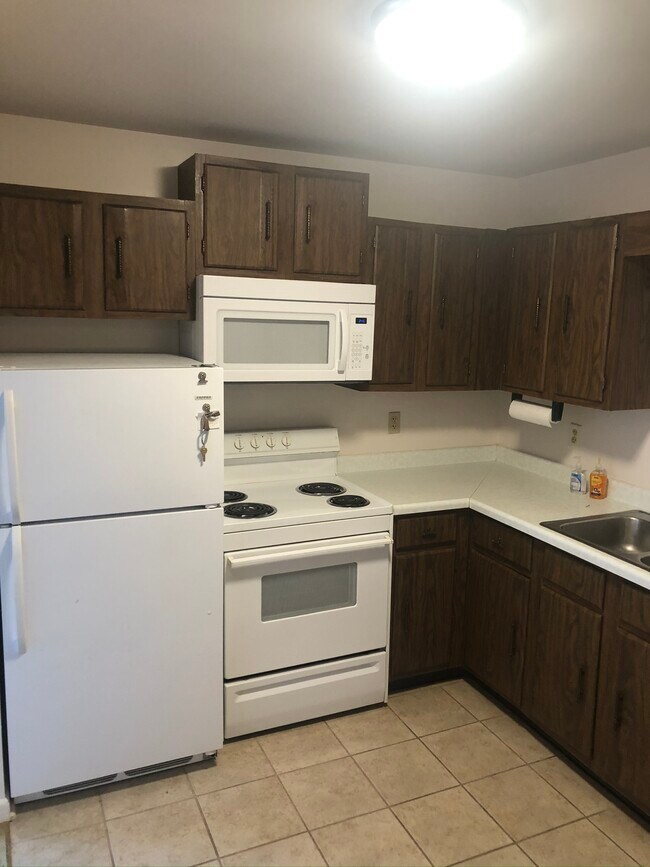 Building Photo - 14201 Cedarwood Dr SW