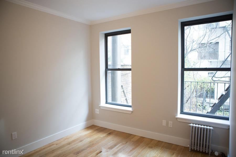Building Photo - 322 W 45th St