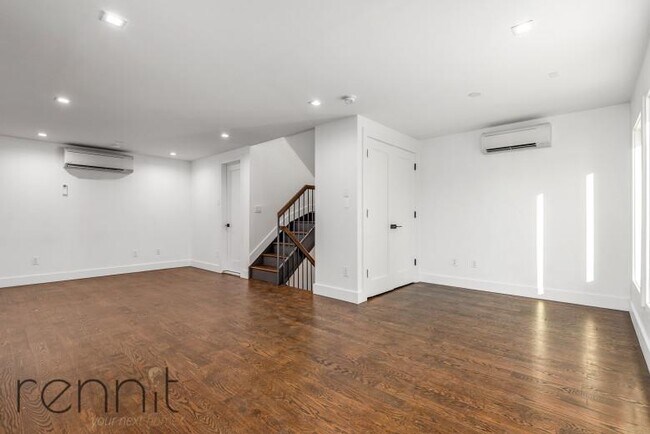 Building Photo - Kent Avenue, New York, NY 11249 - 4 BR 3 BA house