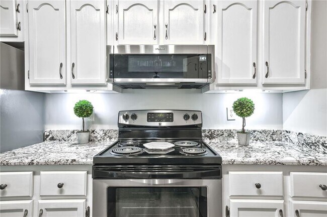 Foto del edificio - 2700 Pine Tree Rd NE