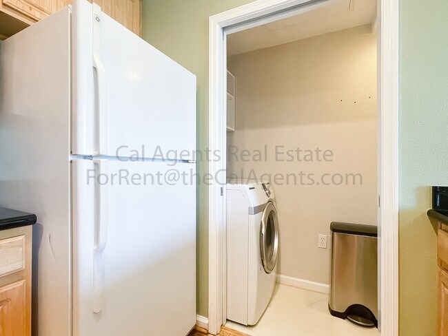 Building Photo - 1121 40th St