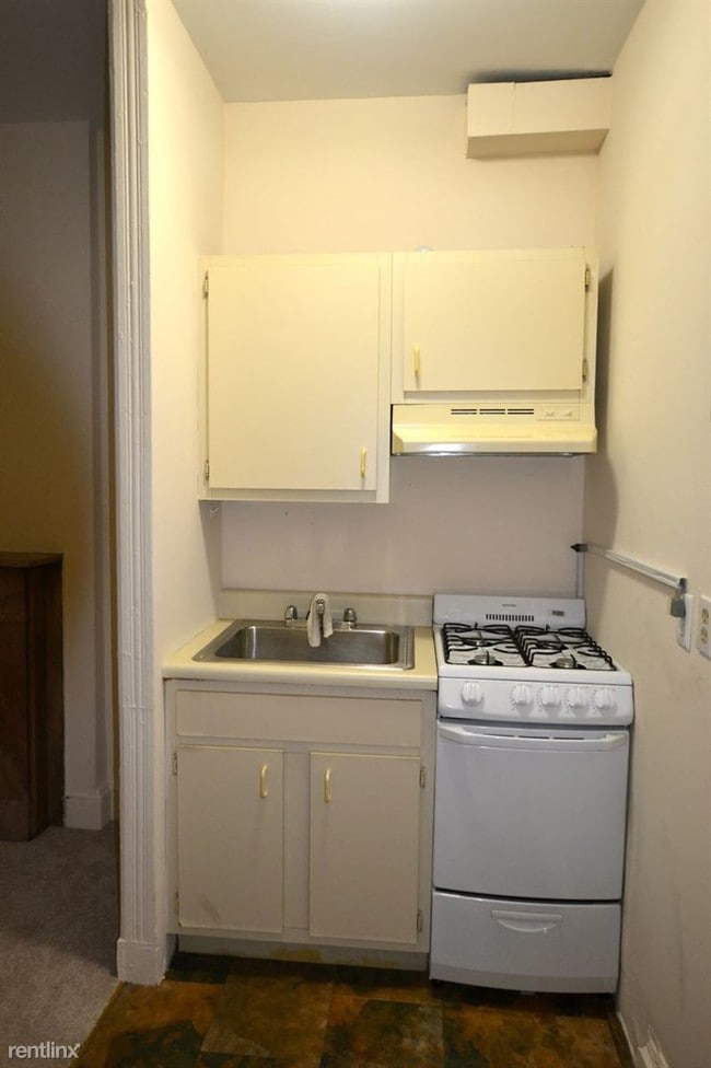Building Photo - 163 W 74th St