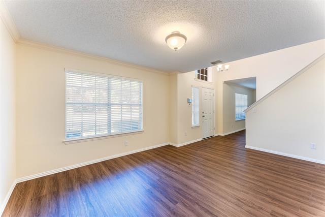 Foto del edificio - 3929 Acorn Ln