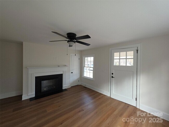 Foto del edificio - 1953 Woodcrest Ave