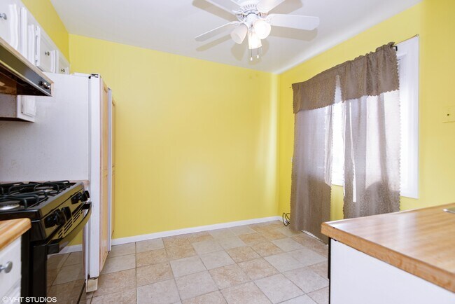 Foto del edificio - 9509 Gross Point Rd