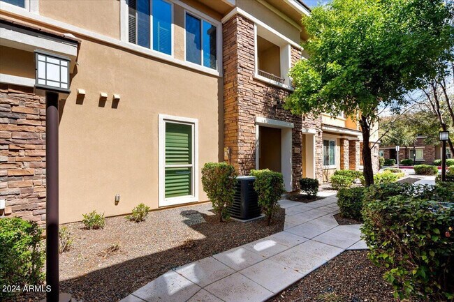 Foto del edificio - 5550 N 16th St