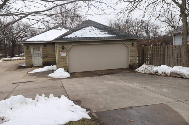 Building Photo - 822 Washington St