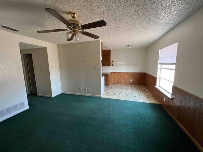 Foto del edificio - 1702 Kirk Ave