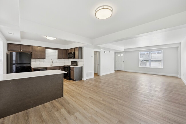 Building Photo - Gateway Airport Townhomes