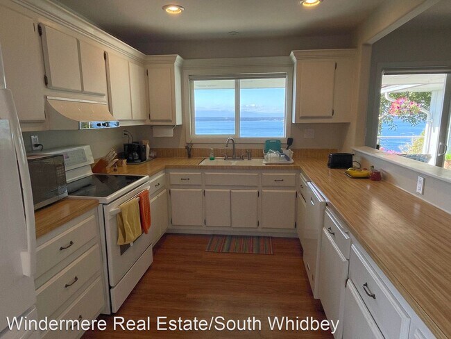 Building Photo - 2 br, 2 bath House - 3564 Marine View Dr