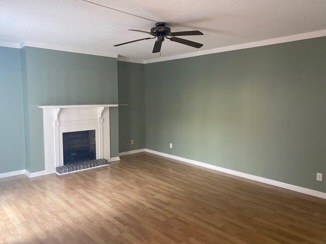 Foto del edificio - 1705 Forest Lakes Cir