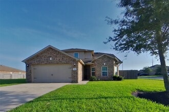 Building Photo - 301 Summer Horse Dr