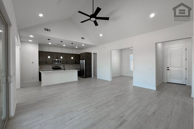 Foto del edificio - 18108 W Morning Vista Ln