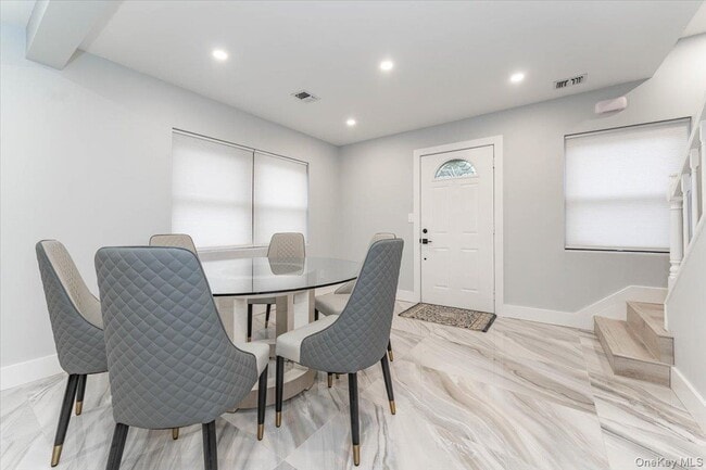 Building Photo - 164 Albany Blvd