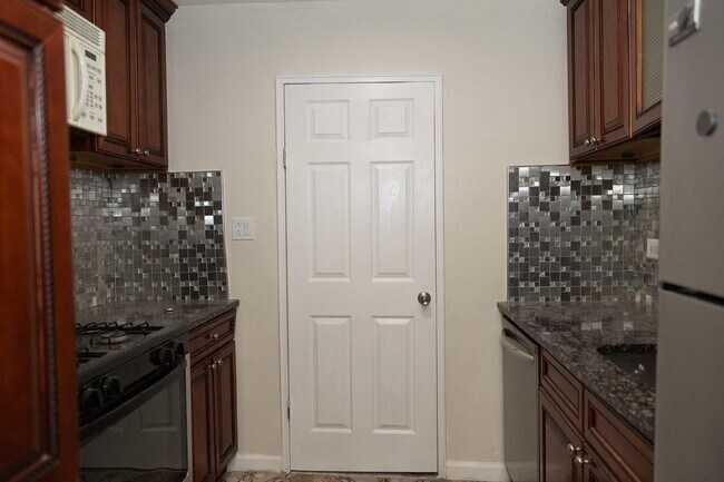 Foto del edificio - 1275 E 51st St